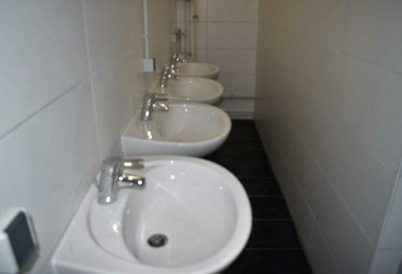 带共用浴室的标准房间, Monteurzimmer Kirchheim Teck