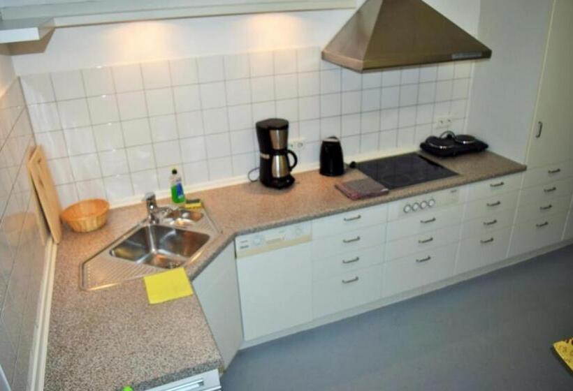 带共用浴室的标准房间, Monteurzimmer Kirchheim Teck