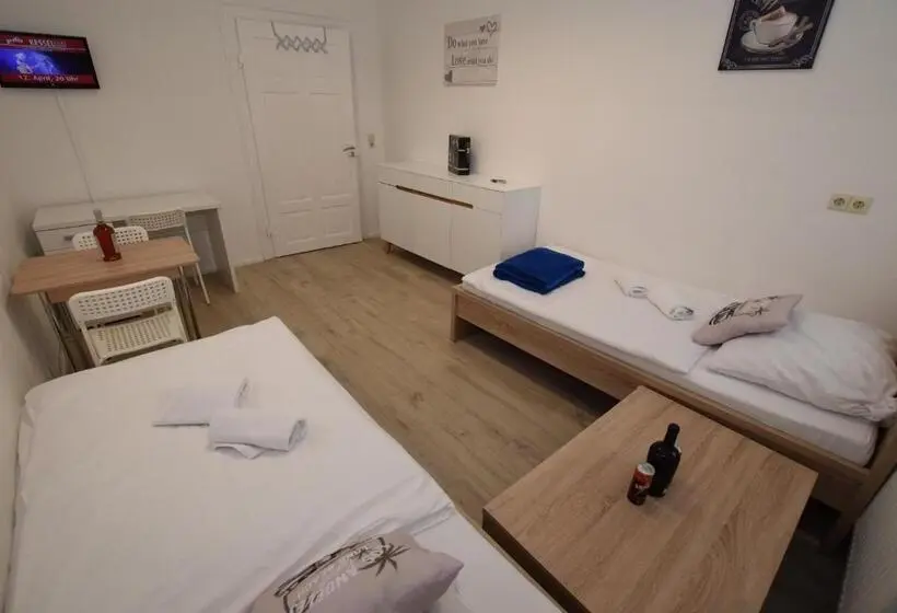 バス共有のスタンダードルーム, Monteurzimmer Kirchheim Teck