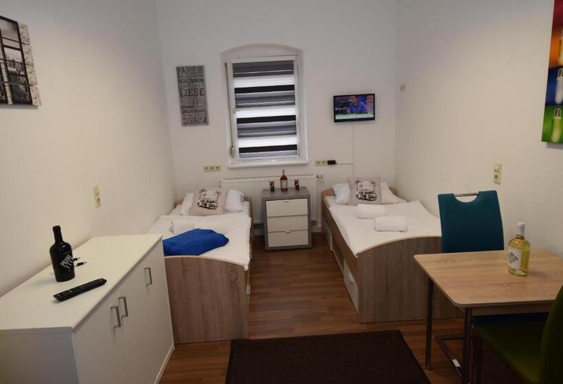 带共用浴室的标准房间, Monteurzimmer Kirchheim Teck