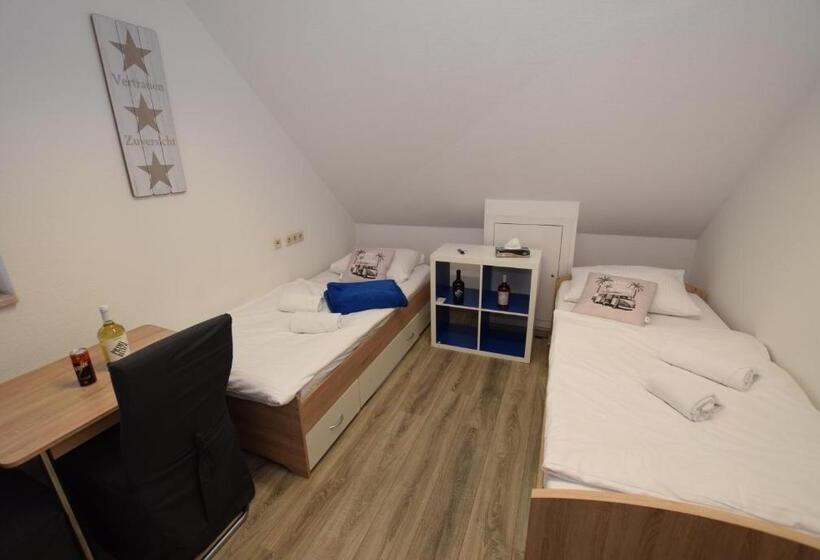 带共用浴室的标准房间, Monteurzimmer Kirchheim Teck