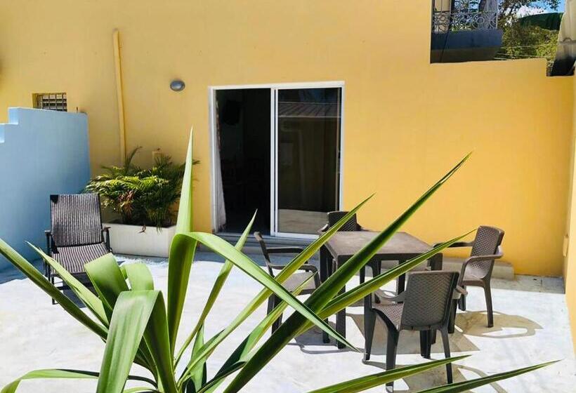 اتاق لوکس با بالکن و چشم‌انداز دریا, Al Mare