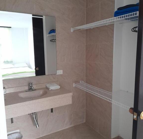 スタンダードトリプルルーム, Econilonatural