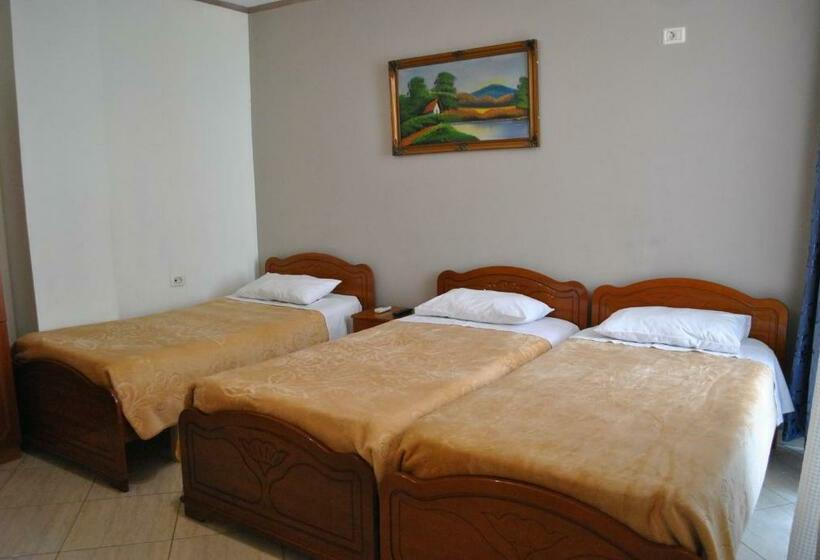 バルコニー付きスタンダードトリプルルーム, Eden