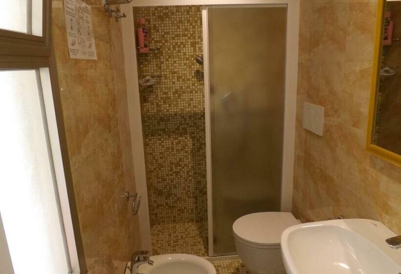 Pokój Trzyosobowy Standard z Balkonem, Gioiosa