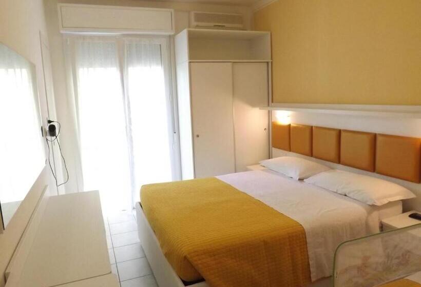 Pokój Trzyosobowy Standard z Balkonem, Gioiosa