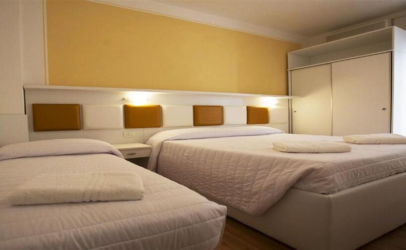 Pokój Trzyosobowy Standard z Balkonem, Gioiosa