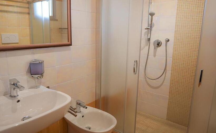 Pokój Trzyosobowy Standard z Balkonem, Gioiosa