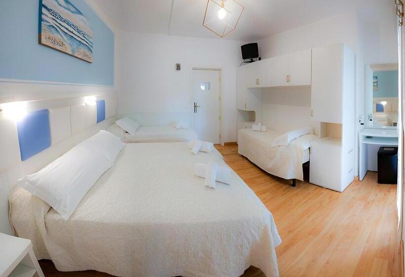 Pokój Czteroosobowy Standard z Balkonem, Gioiosa