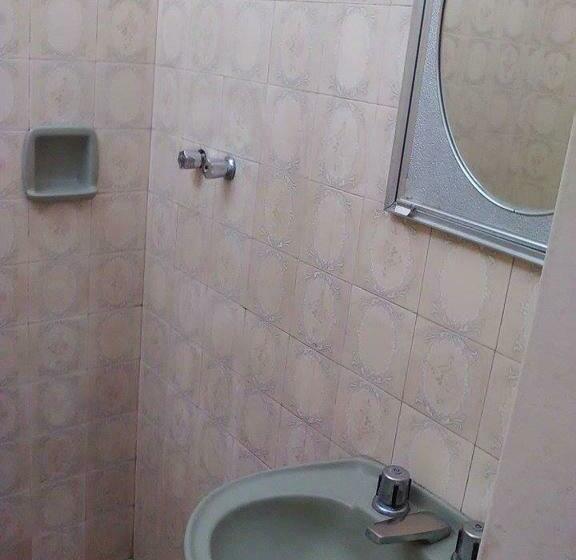 标准单人间, Loren