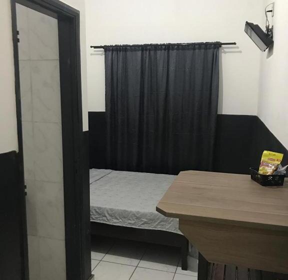 标准单人间, Loren