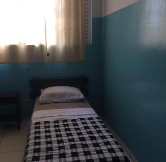 标准单人间共用浴室, Loren