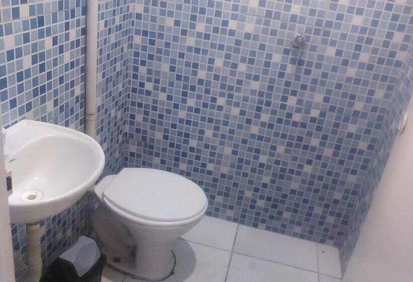 带共用浴室的标准房间, Loren