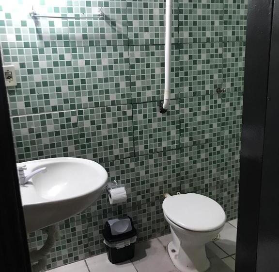 标准三人间, Loren