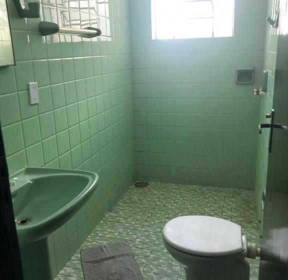 标准三人间, Loren