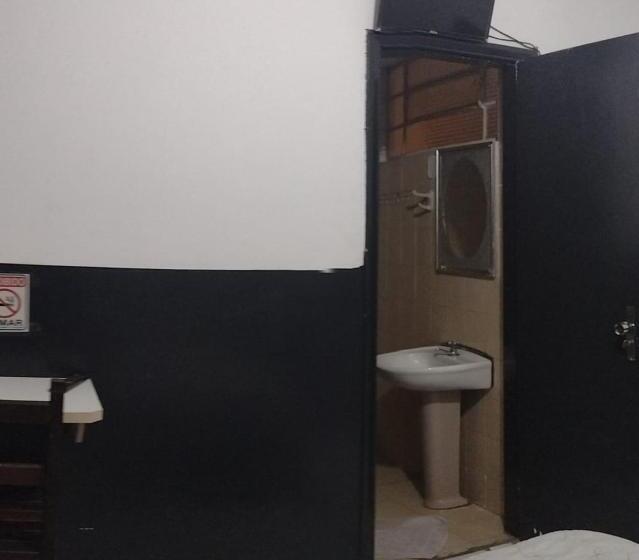 标准三人间, Loren