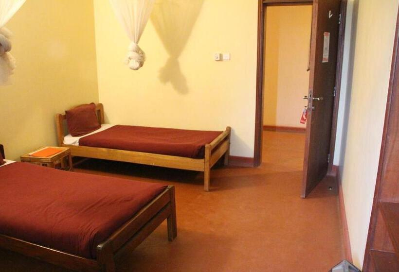 اتاق استاندارد سه نفره, Red Chilli Hideaway