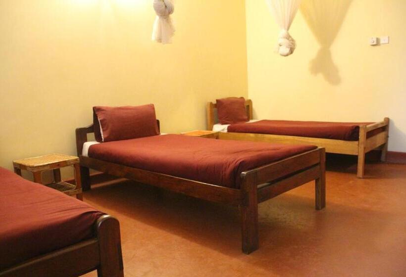 اتاق استاندارد سه نفره, Red Chilli Hideaway