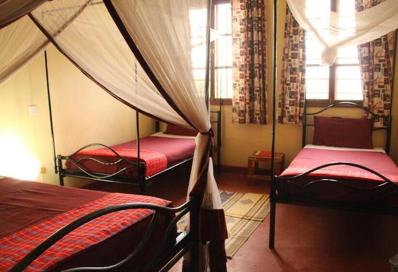 اتاق خانوادگی, Red Chilli Hideaway