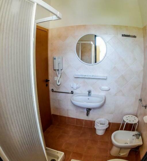 标准三人间, Riziana