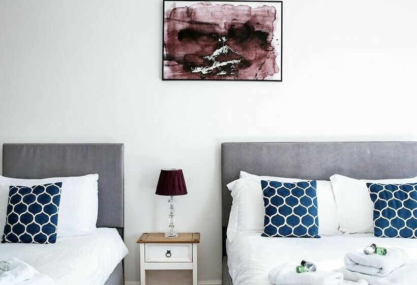 经济型家庭间, Royal Ashton Townhouse   Taunton