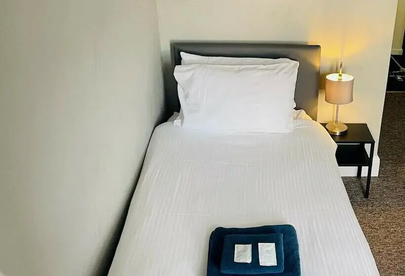Economy Yhden Hengen Huone, Royal Ashton Townhouse Taunton
