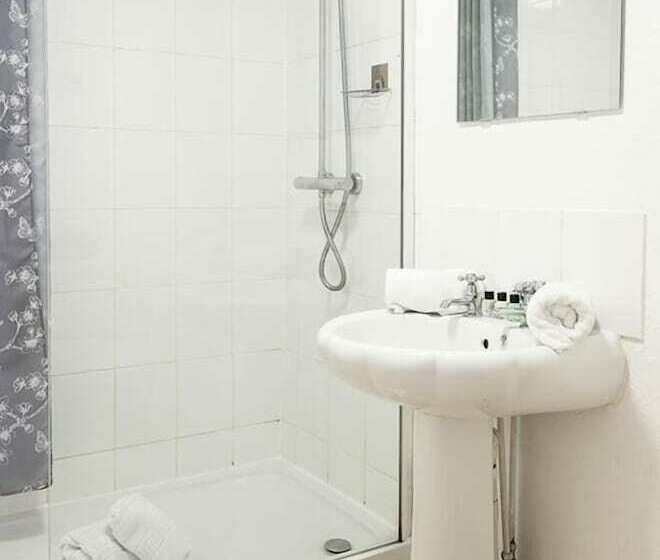 经济型家庭间, Royal Ashton Townhouse   Taunton