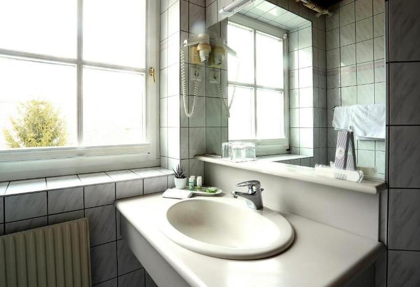 غرفة قياسية مزوَّدة بشُرفة, Sorgerhof