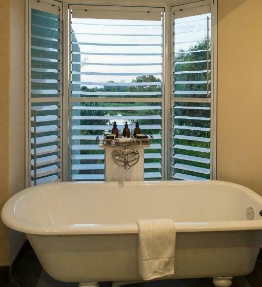 جناح إدارى, The Royal Fischer