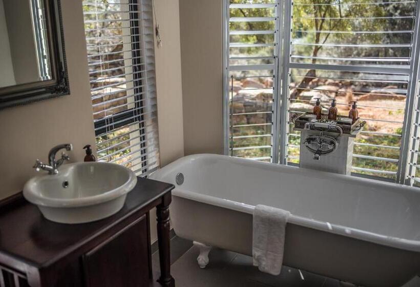 جناح إدارى, The Royal Fischer