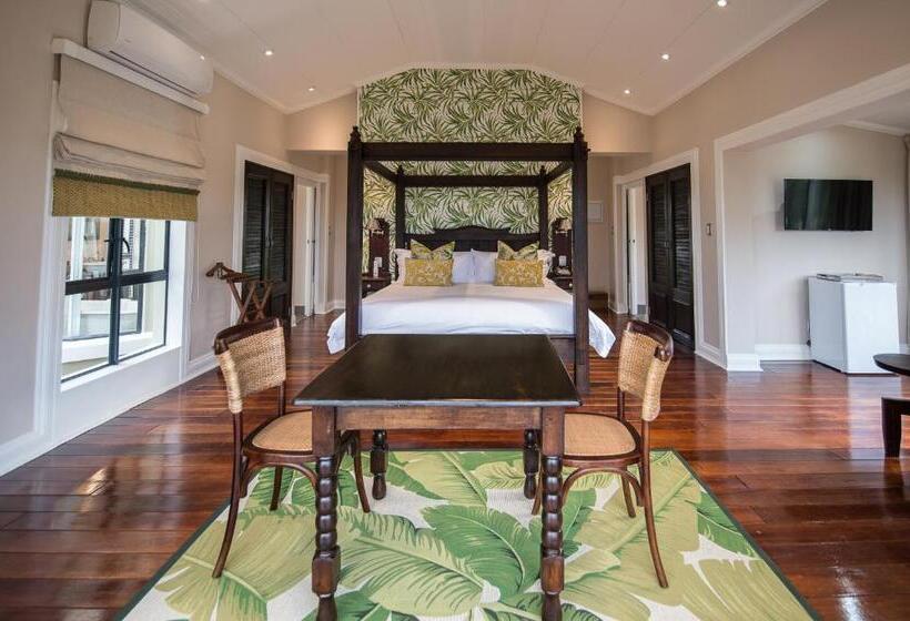 جناح إدارى, The Royal Fischer