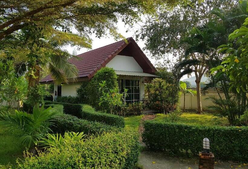 בונגלו סטנדרט עם נוף לגינה, The Hillside Pranburi Resort
