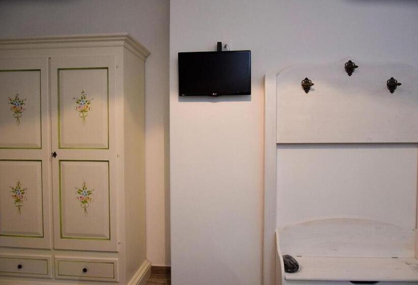 デラックスルーム, Albadido