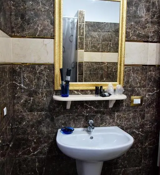 اتاق لوکس با تخت بزرگ, Albadido