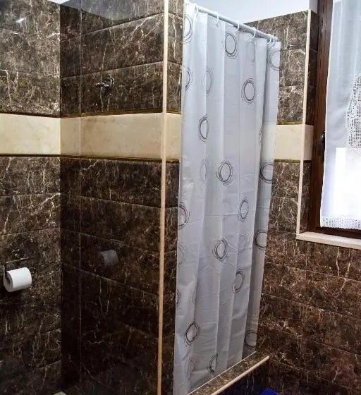 اتاق لوکس با تخت بزرگ, Albadido