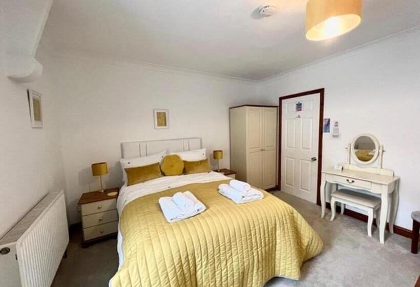 Quarto Economy, The Chapel Guest House