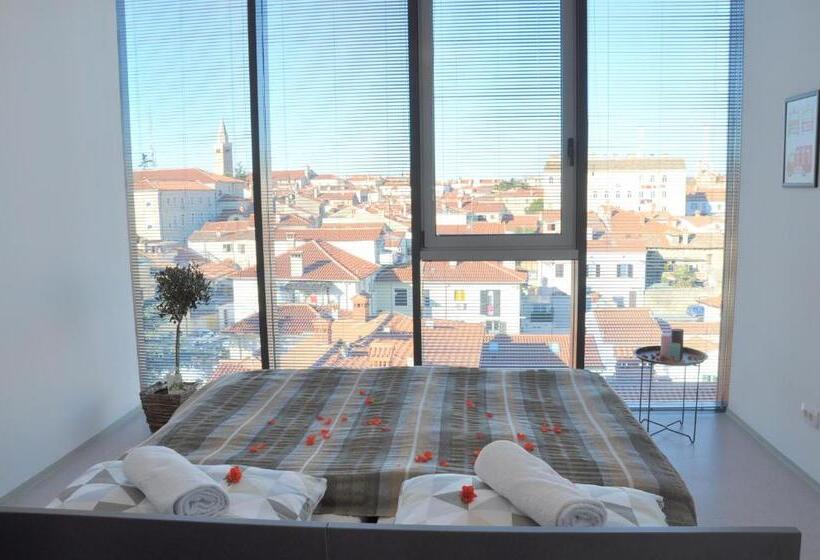 استودیوی لوکس, Hostel Villa Domus