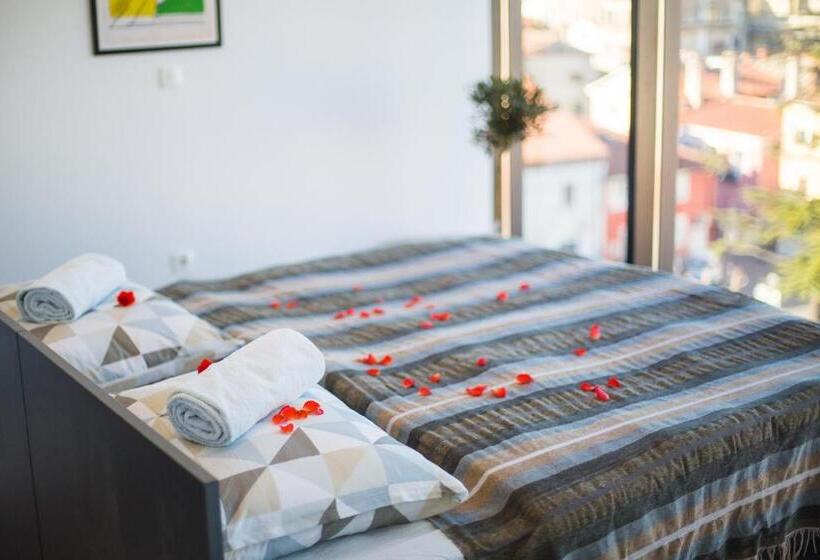 استودیوی لوکس, Hostel Villa Domus