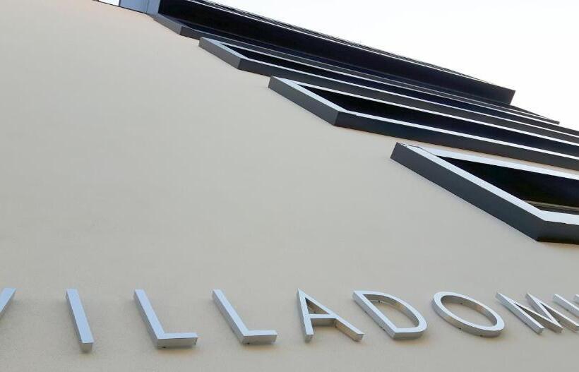 استودیوی لوکس, Hostel Villa Domus