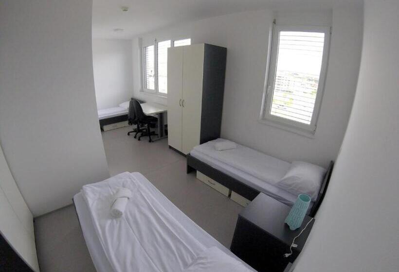 استودیوی استاندارد, Hostel Villa Domus