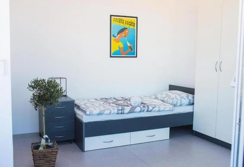 استودیوی استاندارد, Hostel Villa Domus