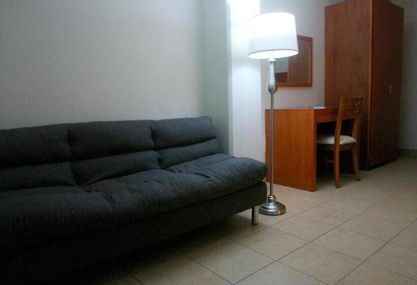 수피리어 룸, Marllou