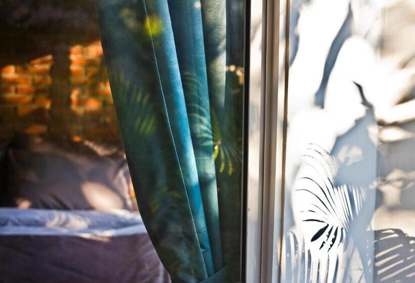 Cameră Familiară cu Vedere la Gradină, Sabay Beach