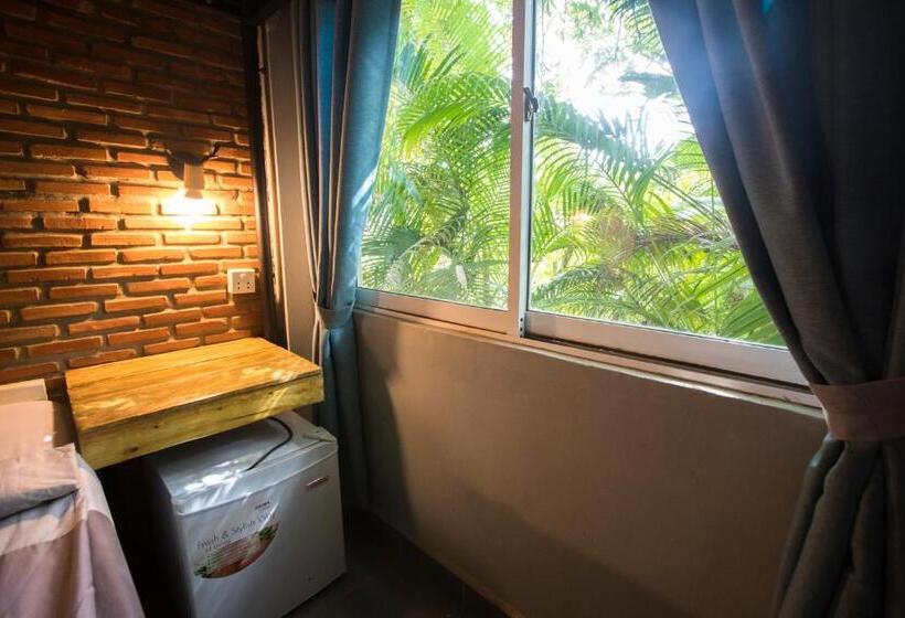 Cameră Familiară cu Vedere la Gradină, Sabay Beach