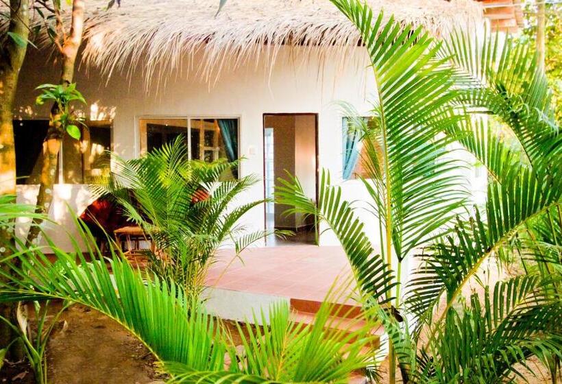 Cameră Familiară cu Vedere la Gradină, Sabay Beach