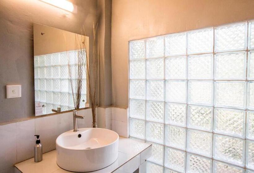 Cameră Familiară cu Vedere la Gradină, Sabay Beach