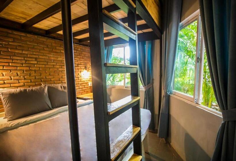 Cameră Familiară cu Vedere la Gradină, Sabay Beach