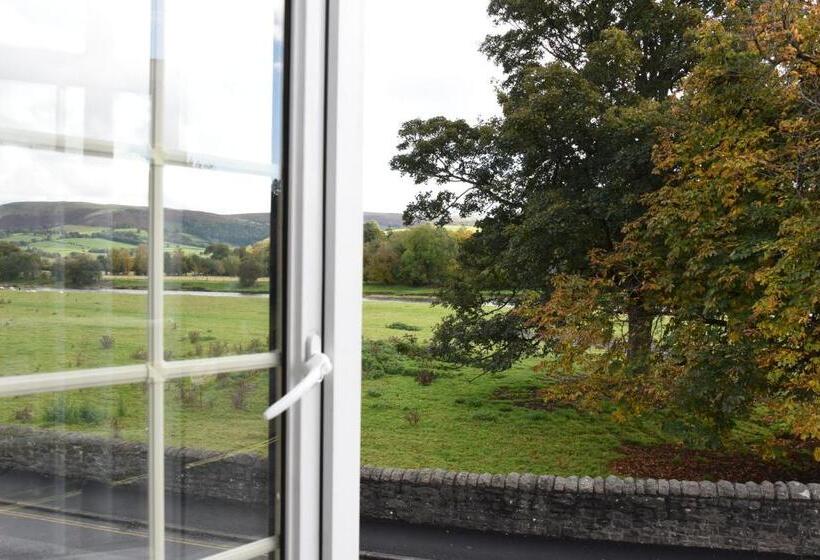 マウンテンビューファミリールーム, The Llanelwedd Arms