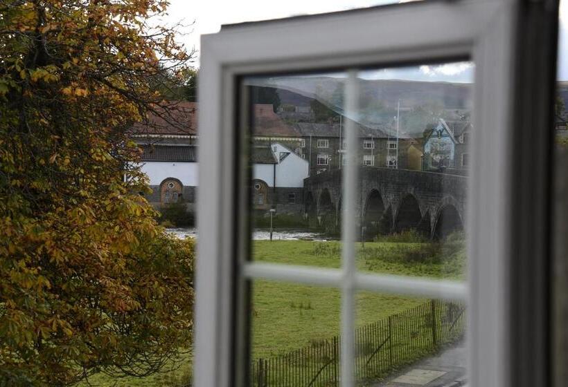 マウンテンビューファミリールーム, The Llanelwedd Arms