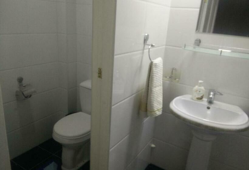 エコノミールーム, Meros B&b